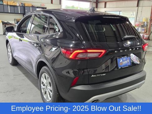 New 2025 Ford Escape Active w/ Cold Weather Package FWD image 18