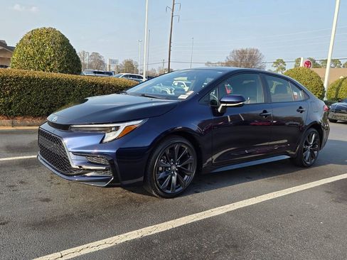 Used 2025 Toyota Corolla SE image 3