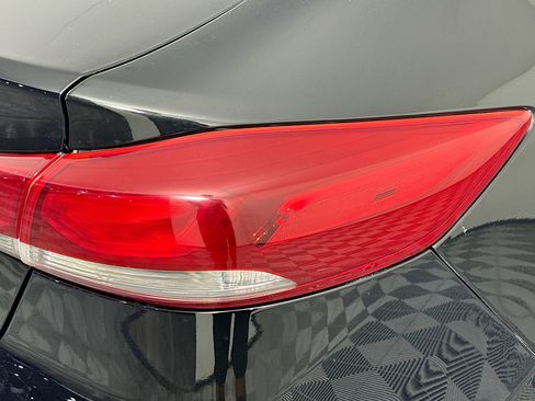 Used 2018 Hyundai Elantra SEL image 32