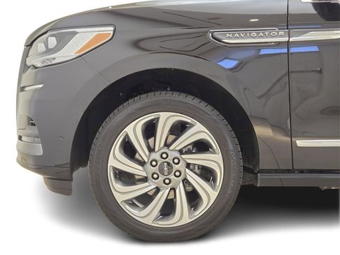 Used 2024 Lincoln Navigator L 4WD image 13