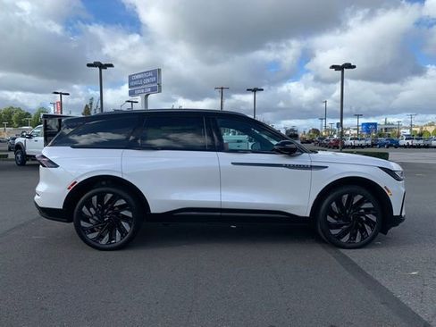 New 2026 Lincoln Nautilus Reserve image 8