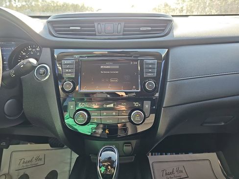 Used 2019 Nissan Rogue SV image 24