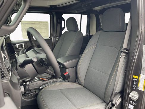 New 2026 Jeep Gladiator Sport image 9