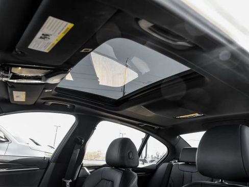 Used 2023 BMW 530e image 5