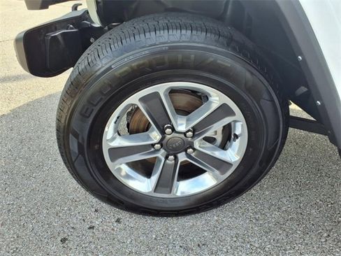 Used 2022 Jeep Wrangler Unlimited Sahara image 20