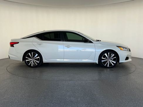 Used 2022 Nissan Altima 2.5 SR image 2