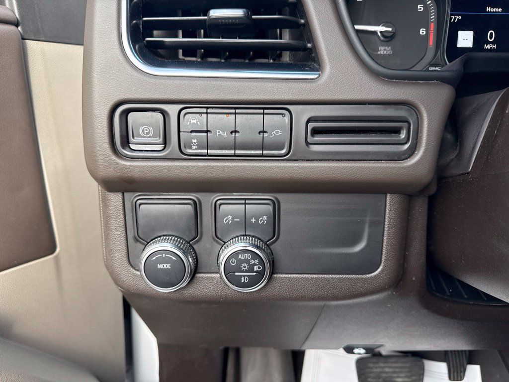 Used 2021 GMC Yukon XL SLT w/ SLT Premium Package RWD image 14