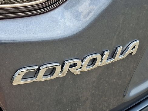 Used 2025 Toyota Corolla LE FWD image 31