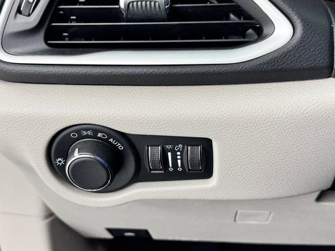 Used 2023 Chrysler Voyager LX FWD image 37