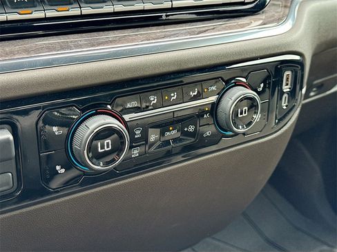 Used 2025 Chevrolet Silverado 1500 LTZ image 16