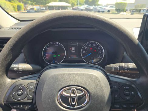 Used 2022 Toyota RAV4 XLE image 25