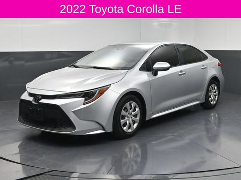 Used 2022 Toyota Corolla LE FWD image 2