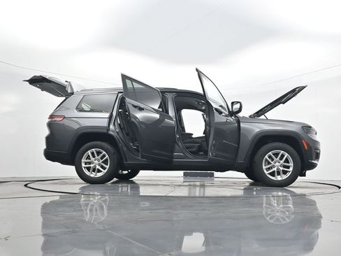 Used 2023 Jeep Grand Cherokee L Laredo image 44