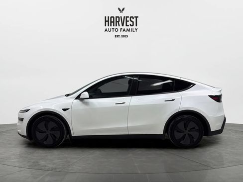 Used 2026 Tesla Model Y AWD image 2