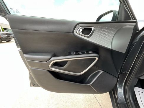 Used 2022 Kia Soul LX FWD image 14