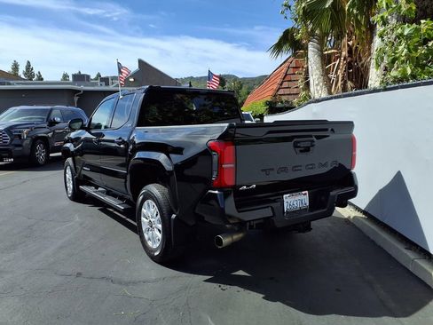 Certified 2025 Toyota Tacoma SR5 AWD/4WD image 6