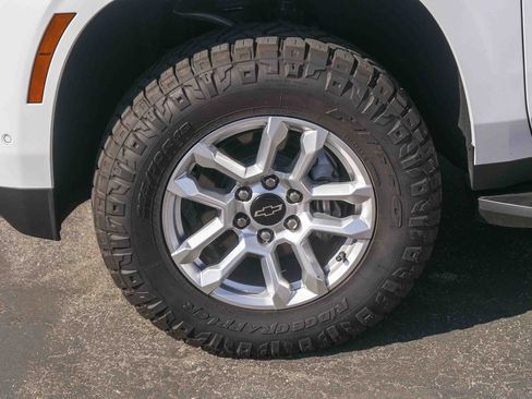 Used 2026 Chevrolet Tahoe LS w/ LPO, Dark Essentials Package AWD/4WD image 5
