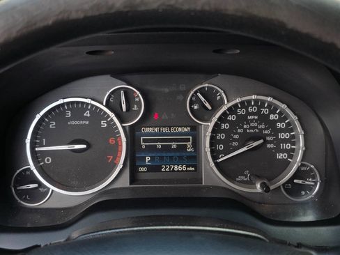 Used 2014 Toyota Tundra SR5 w/ SR5 Upgrade Package image 14