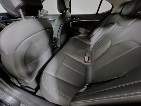 Used 2023 Genesis G70 2.0T image 29