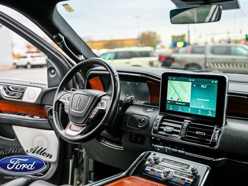 Used 2021 Lincoln Navigator Reserve image 15