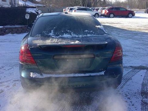 Used 2005 Pontiac Grand Prix GT w/ Leather Trim Package image 8