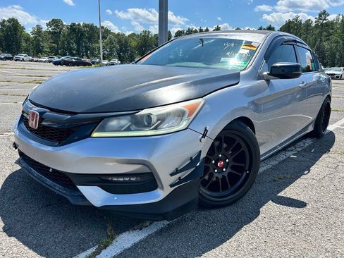 Used 2017 Honda Accord EX image 2