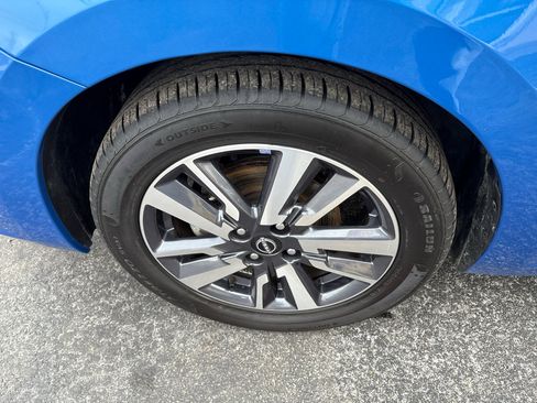 Used 2023 Nissan Versa SV image 9