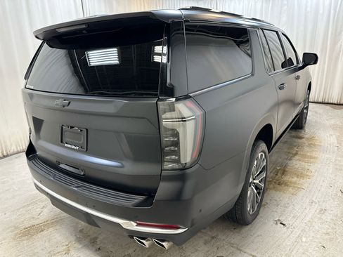 Used 2025 Chevrolet Suburban High Country image 9