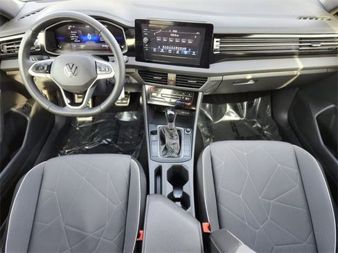 Used 2025 Volkswagen Jetta Sport image 12