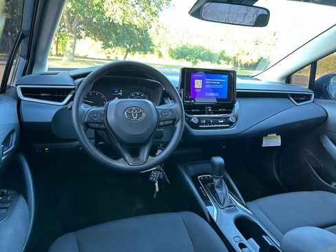 Used 2025 Toyota Corolla LE FWD image 12