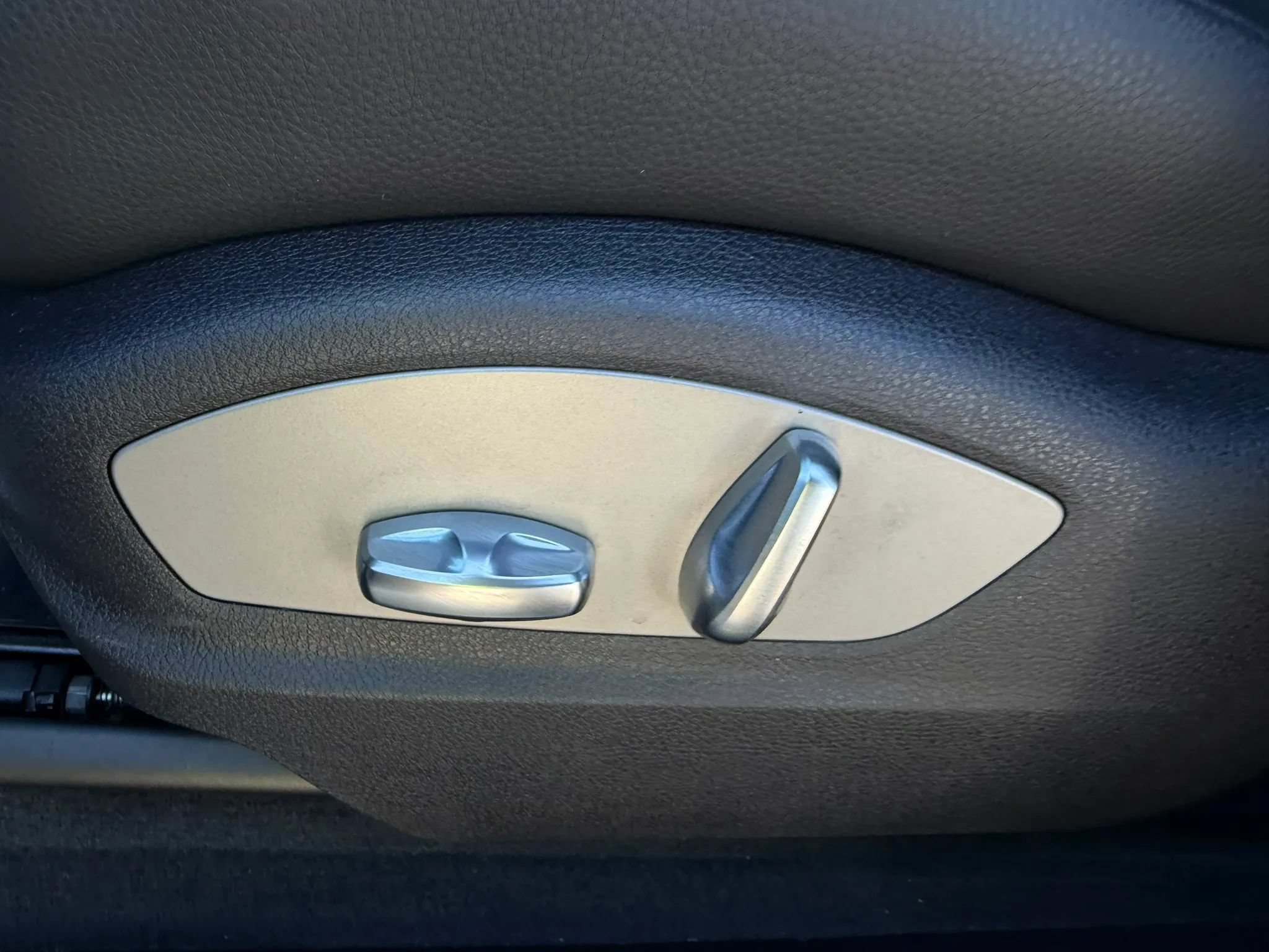 Used 2021 Porsche Macan AWD/4WD image 13