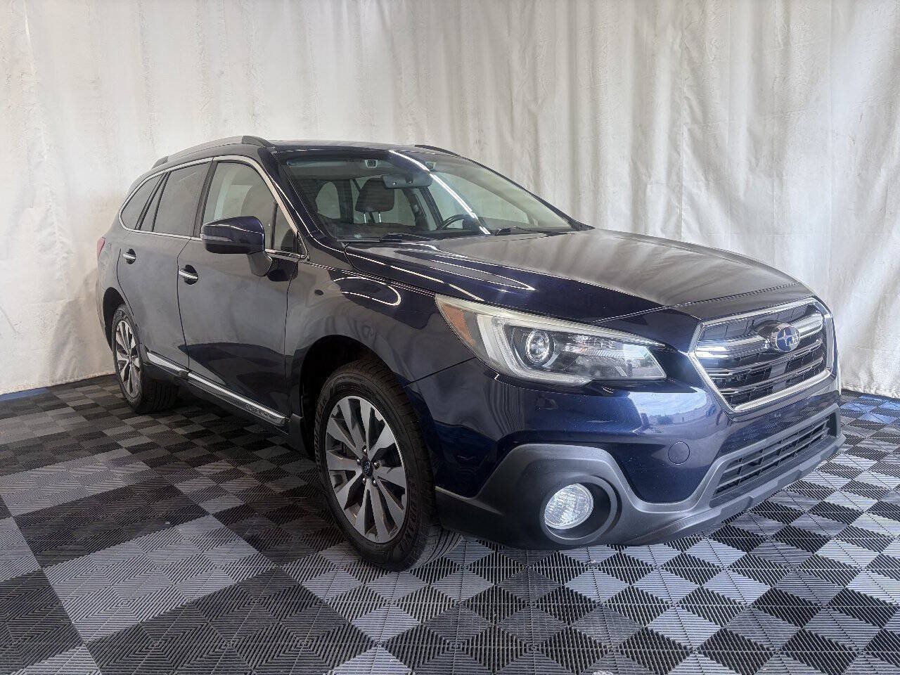 Used 2018 Subaru Outback 2.5i Touring AWD/4WD image 3
