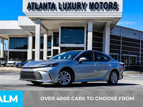 Used 2025 Toyota Camry LE image 3