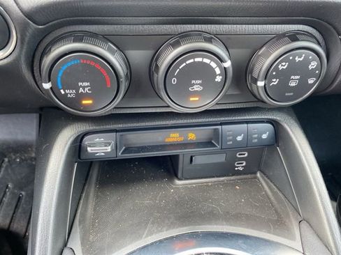 Used 2025 MAZDA MX-5 Miata RF Club RWD image 30