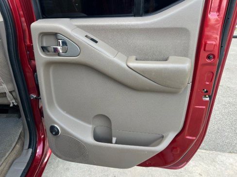 Used 2017 Nissan Frontier SV image 21