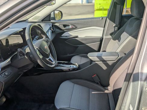 Certified 2025 Chevrolet Trax LT w/ LT Convenience Package image 16