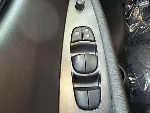Used 2025 Nissan Leaf S FWD image 23