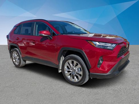 Used 2025 Toyota RAV4 XLE Premium image 1