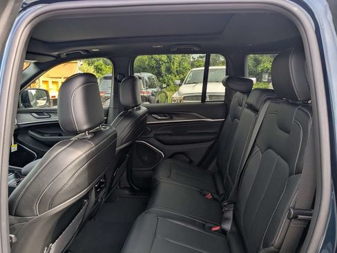 New 2026 Jeep Grand Cherokee Limited AWD/4WD image 15
