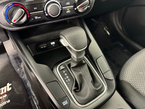 Used 2025 Kia Soul LX w/ LX Technology Package FWD image 26