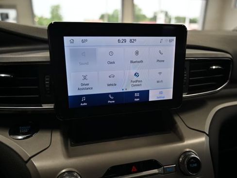 Used 2022 Ford Explorer XLT w/ Equipment Group 202A AWD/4WD image 18