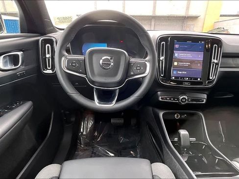 Used 2023 Volvo C40 Recharge Core w/ Climate Package image 8