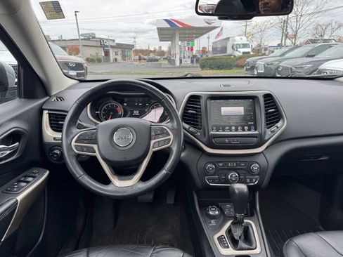 Used 2018 Jeep Cherokee Limited image 11