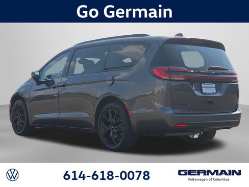 Used 2023 Chrysler Pacifica Touring-L w/ S Appearance Package AWD/4WD image 10