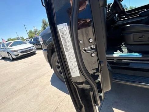 Used 2020 RAM 2500 Laramie w/ Night Edition AWD/4WD image 13