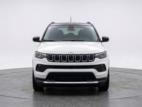 Used 2025 Jeep Compass Limited AWD/4WD image 2