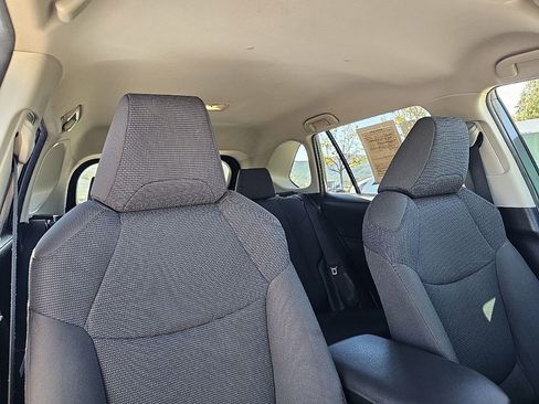 Used 2019 Toyota RAV4 LE image 17