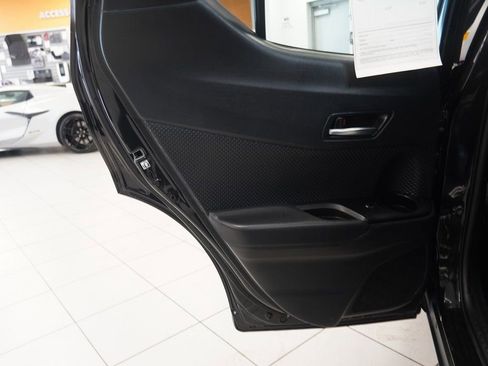 Used 2018 Toyota C-HR XLE image 21