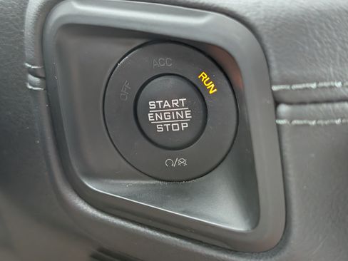 Used 2025 Jeep Gladiator Rubicon w/ Safety Group AWD/4WD image 18