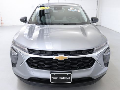 Used 2024 Chevrolet Trax LS image 2